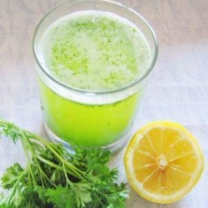 Настой из лимона, корней петрушки и чеснока